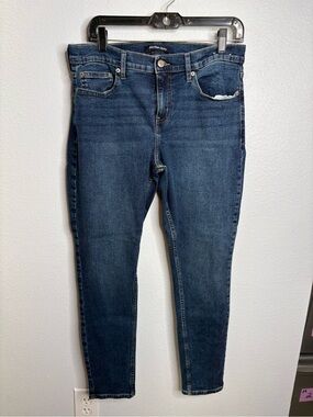 Calvin Klein Size 32 Mid Rise Skinny Jeans